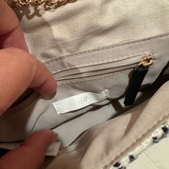H&M Monochrome Tweed Crossbody Bag with Gold Chain - Picture 6 of 7